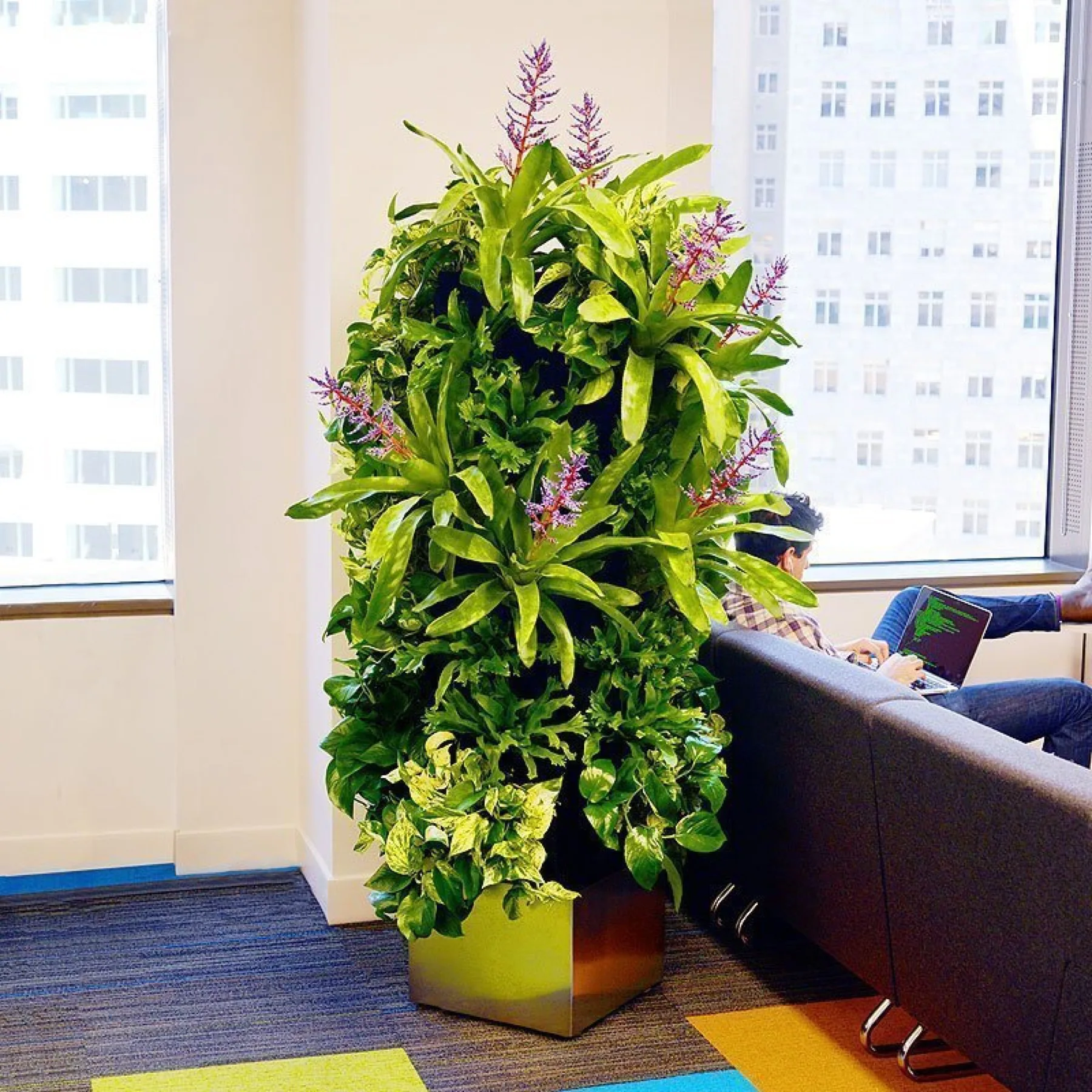 Florafelt Recirc-32 Pocket Plant Tower
